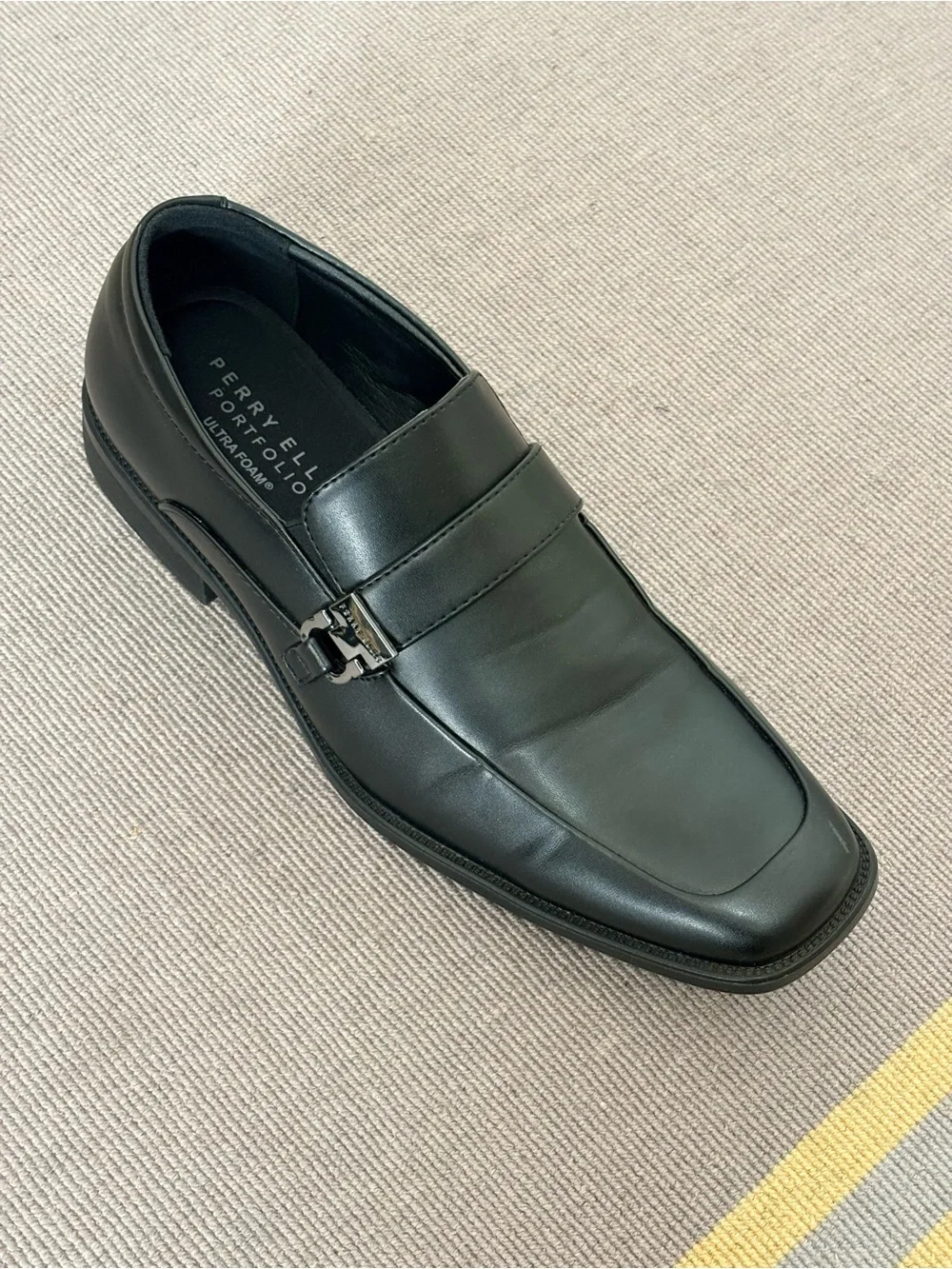 Perry Ellis sleek slip